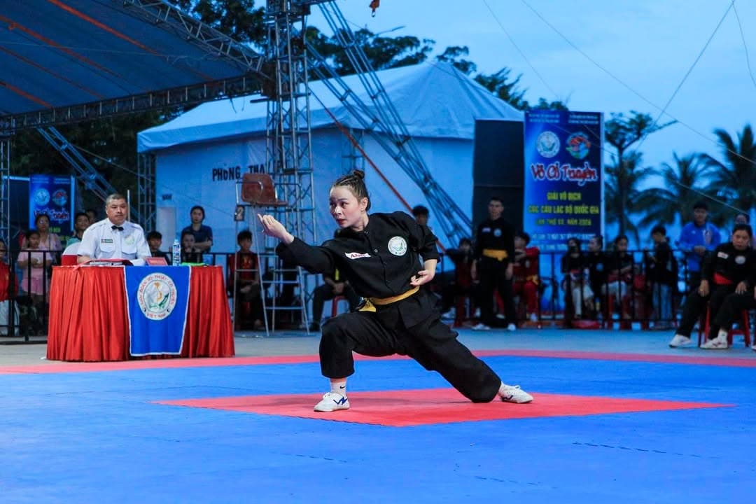 KHOẢNH KHẮC THI ĐẤU TẠI ĐÊM CHUNG KẾT CÁC NỘI DUNG QUYỀN THUẬT - GIẢI VÔ ĐỊCH VOCOTRUYE… — hình 7