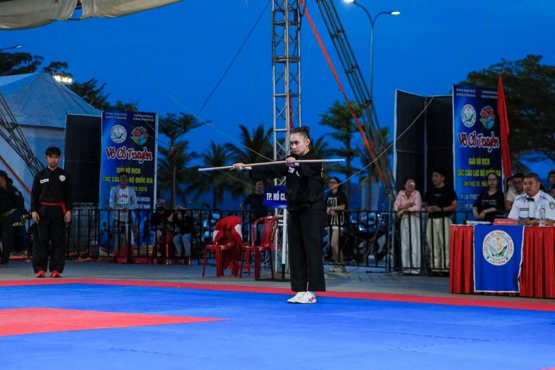 KHOẢNH KHẮC THI ĐẤU TẠI ĐÊM CHUNG KẾT CÁC NỘI DUNG QUYỀN THUẬT - GIẢI VÔ ĐỊCH VOCOTRUYE… — hình 8