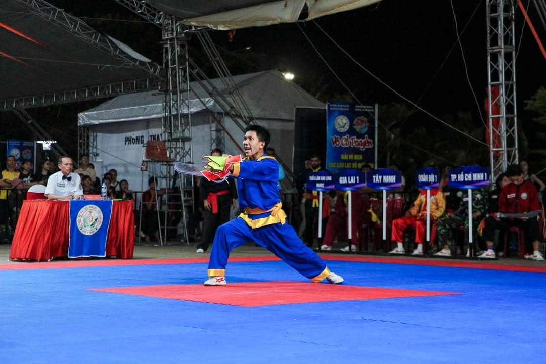 KHOẢNH KHẮC THI ĐẤU TẠI ĐÊM CHUNG KẾT CÁC NỘI DUNG QUYỀN THUẬT - GIẢI VÔ ĐỊCH VOCOTRUYE… — hình 9