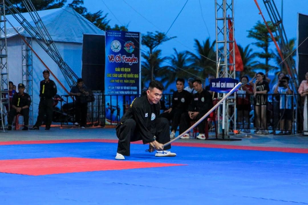 KHOẢNH KHẮC THI ĐẤU TẠI ĐÊM CHUNG KẾT CÁC NỘI DUNG QUYỀN THUẬT - GIẢI VÔ ĐỊCH VOCOTRUYE… — hình 15