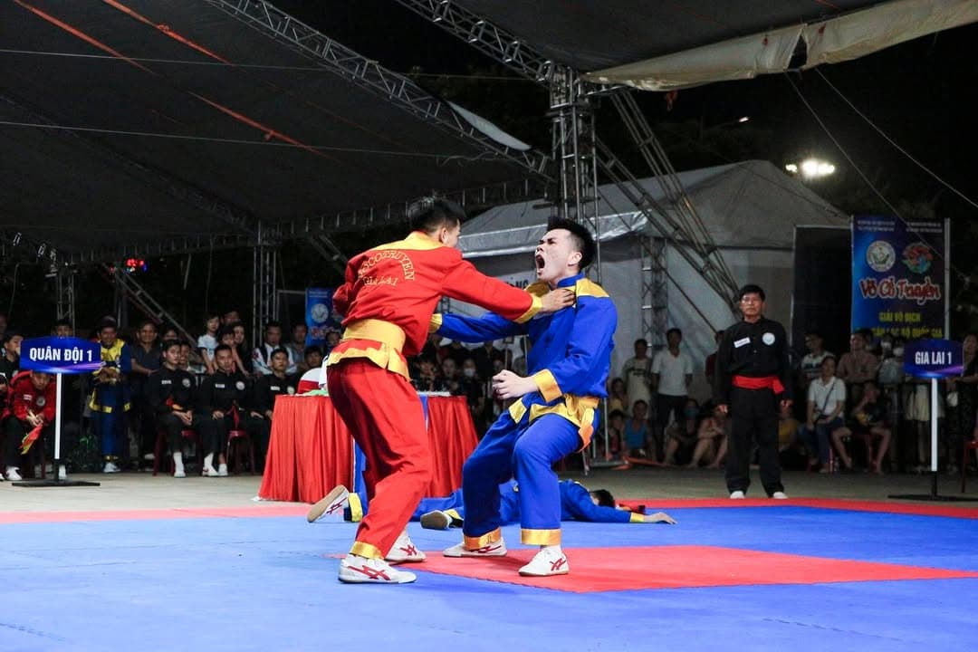 KHOẢNH KHẮC THI ĐẤU TẠI ĐÊM CHUNG KẾT CÁC NỘI DUNG QUYỀN THUẬT - GIẢI VÔ ĐỊCH VOCOTRUYE… — hình 23