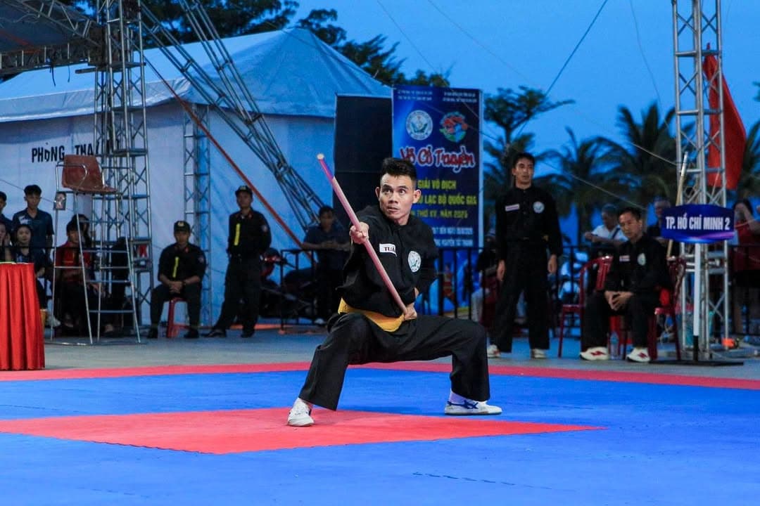 KHOẢNH KHẮC THI ĐẤU TẠI ĐÊM CHUNG KẾT CÁC NỘI DUNG QUYỀN THUẬT - GIẢI VÔ ĐỊCH VOCOTRUYE… — hình 41