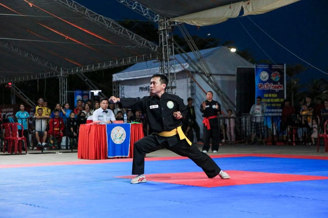 KHOẢNH KHẮC THI ĐẤU TẠI ĐÊM CHUNG KẾT CÁC NỘI DUNG QUYỀN THUẬT - GIẢI VÔ ĐỊCH VOCOTRUYE… — hình 50