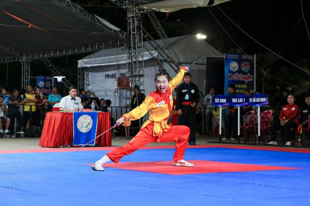 KHOẢNH KHẮC THI ĐẤU TẠI ĐÊM CHUNG KẾT CÁC NỘI DUNG QUYỀN THUẬT - GIẢI VÔ ĐỊCH VOCOTRUYE… — hình 59