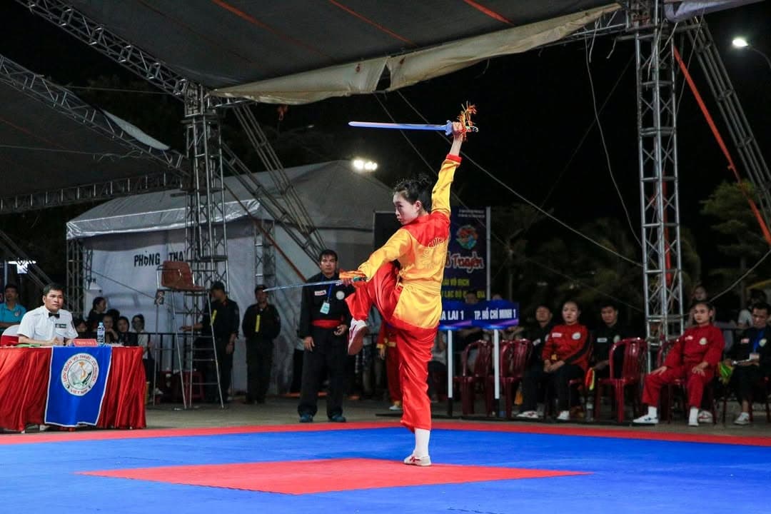 KHOẢNH KHẮC THI ĐẤU TẠI ĐÊM CHUNG KẾT CÁC NỘI DUNG QUYỀN THUẬT - GIẢI VÔ ĐỊCH VOCOTRUYE… — hình 71