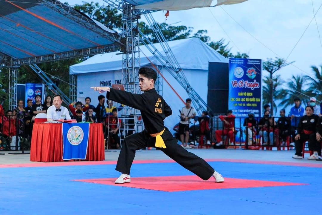 KHOẢNH KHẮC THI ĐẤU TẠI ĐÊM CHUNG KẾT CÁC NỘI DUNG QUYỀN THUẬT - GIẢI VÔ ĐỊCH VOCOTRUYE… — hình 76