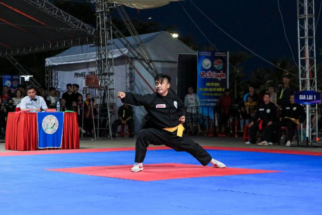 KHOẢNH KHẮC THI ĐẤU TẠI ĐÊM CHUNG KẾT CÁC NỘI DUNG QUYỀN THUẬT - GIẢI VÔ ĐỊCH VOCOTRUYE… — hình 78