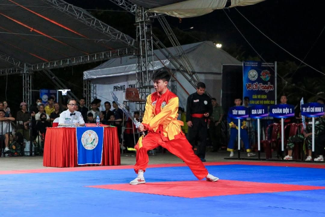 KHOẢNH KHẮC THI ĐẤU TẠI ĐÊM CHUNG KẾT CÁC NỘI DUNG QUYỀN THUẬT - GIẢI VÔ ĐỊCH VOCOTRUYE… — hình 79