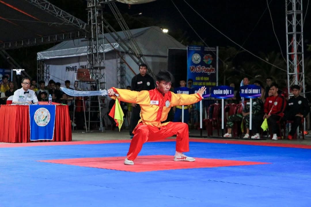 KHOẢNH KHẮC THI ĐẤU TẠI ĐÊM CHUNG KẾT CÁC NỘI DUNG QUYỀN THUẬT - GIẢI VÔ ĐỊCH VOCOTRUYE… — hình 83