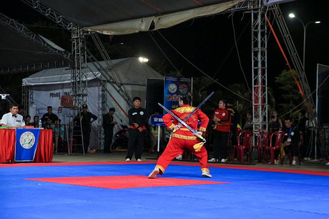 KHOẢNH KHẮC THI ĐẤU TẠI ĐÊM CHUNG KẾT CÁC NỘI DUNG QUYỀN THUẬT - GIẢI VÔ ĐỊCH VOCOTRUYE… — hình 84