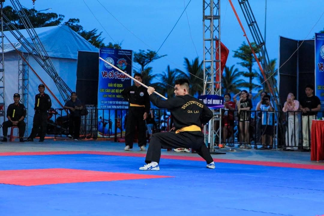 KHOẢNH KHẮC THI ĐẤU TẠI ĐÊM CHUNG KẾT CÁC NỘI DUNG QUYỀN THUẬT - GIẢI VÔ ĐỊCH VOCOTRUYE… — hình 97