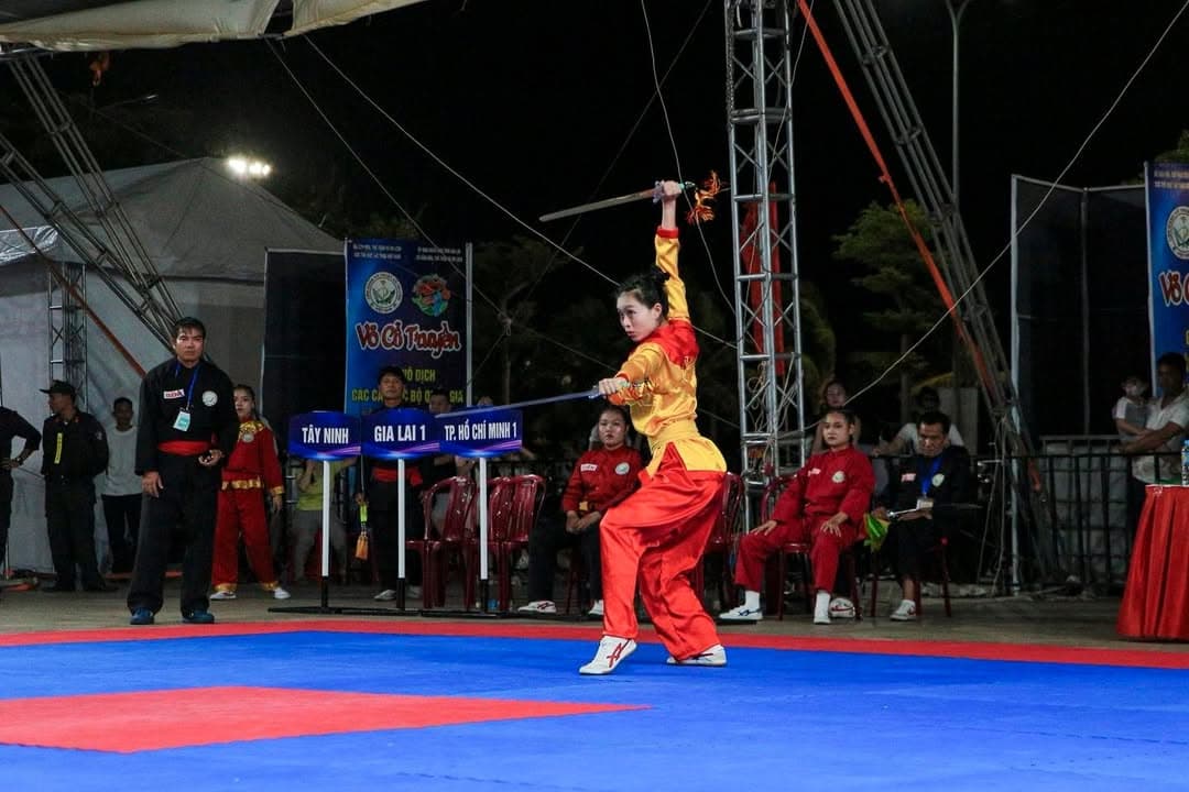 KHOẢNH KHẮC THI ĐẤU TẠI ĐÊM CHUNG KẾT CÁC NỘI DUNG QUYỀN THUẬT - GIẢI VÔ ĐỊCH VOCOTRUYE… — hình 98