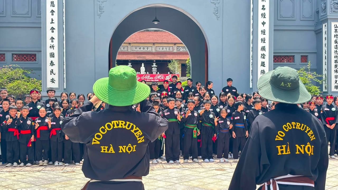 Giữa cái nắng của bầu trời thủ đô, võ sinh Võ đường Thắng Quang miệt mài tập luyện để c… — hình 2