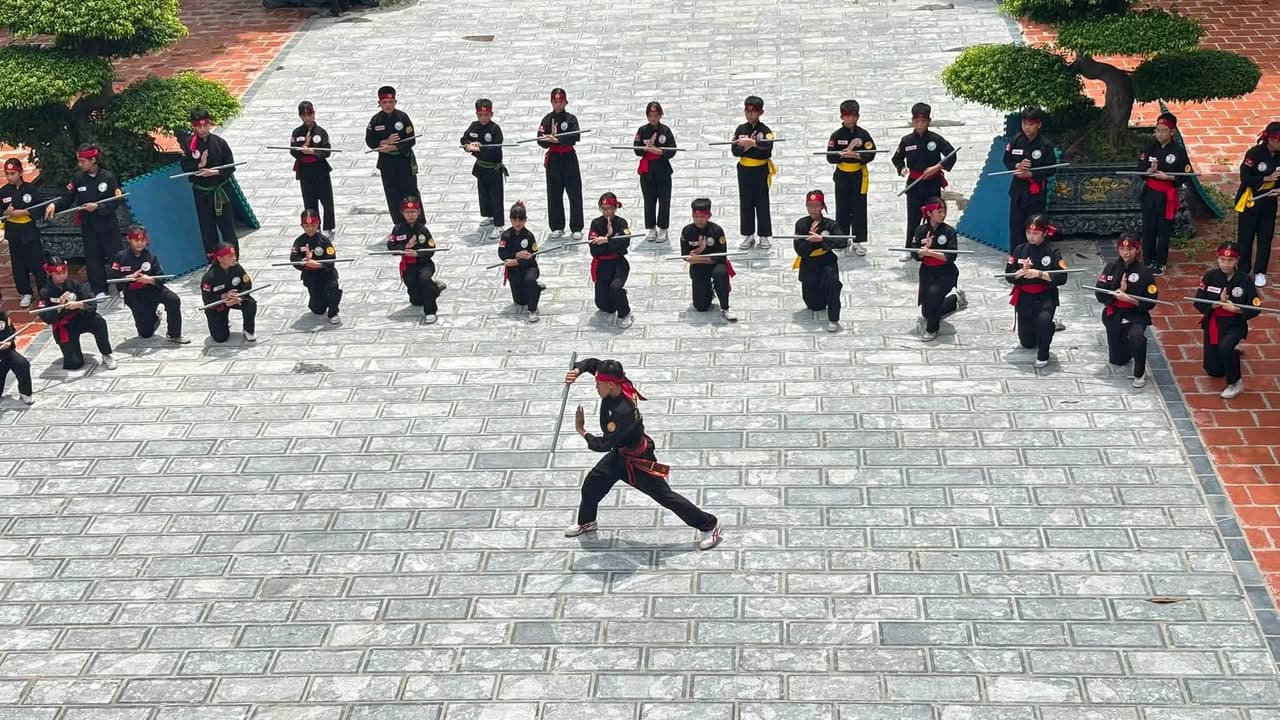 Giữa cái nắng của bầu trời thủ đô, võ sinh Võ đường Thắng Quang miệt mài tập luyện để c… — hình 19