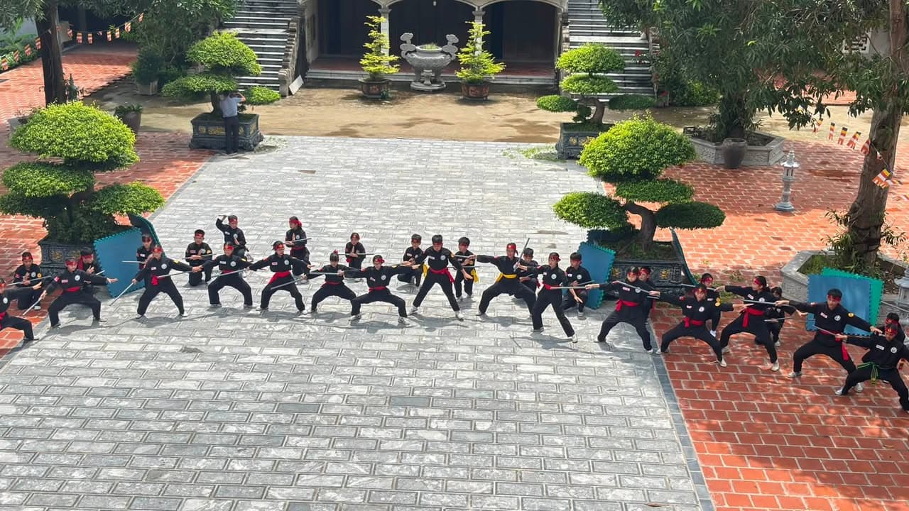 Giữa cái nắng của bầu trời thủ đô, võ sinh Võ đường Thắng Quang miệt mài tập luyện để c… — hình 20