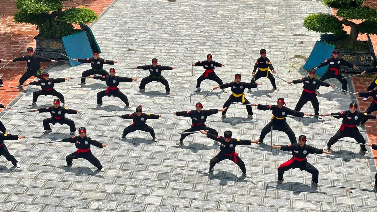 Giữa cái nắng của bầu trời thủ đô, võ sinh Võ đường Thắng Quang miệt mài tập luyện để c… — hình 24