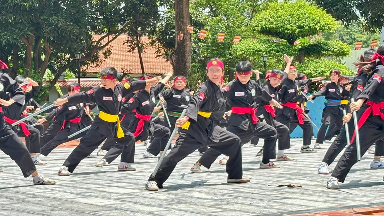 Giữa cái nắng của bầu trời thủ đô, võ sinh Võ đường Thắng Quang miệt mài tập luyện để c… — hình 25