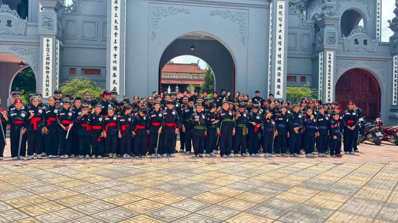 Giữa cái nắng của bầu trời thủ đô, võ sinh Võ đường Thắng Quang miệt mài tập luyện để c… — hình 28
