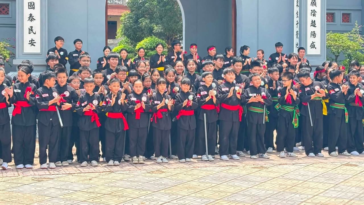 Giữa cái nắng của bầu trời thủ đô, võ sinh Võ đường Thắng Quang miệt mài tập luyện để c… — hình 29