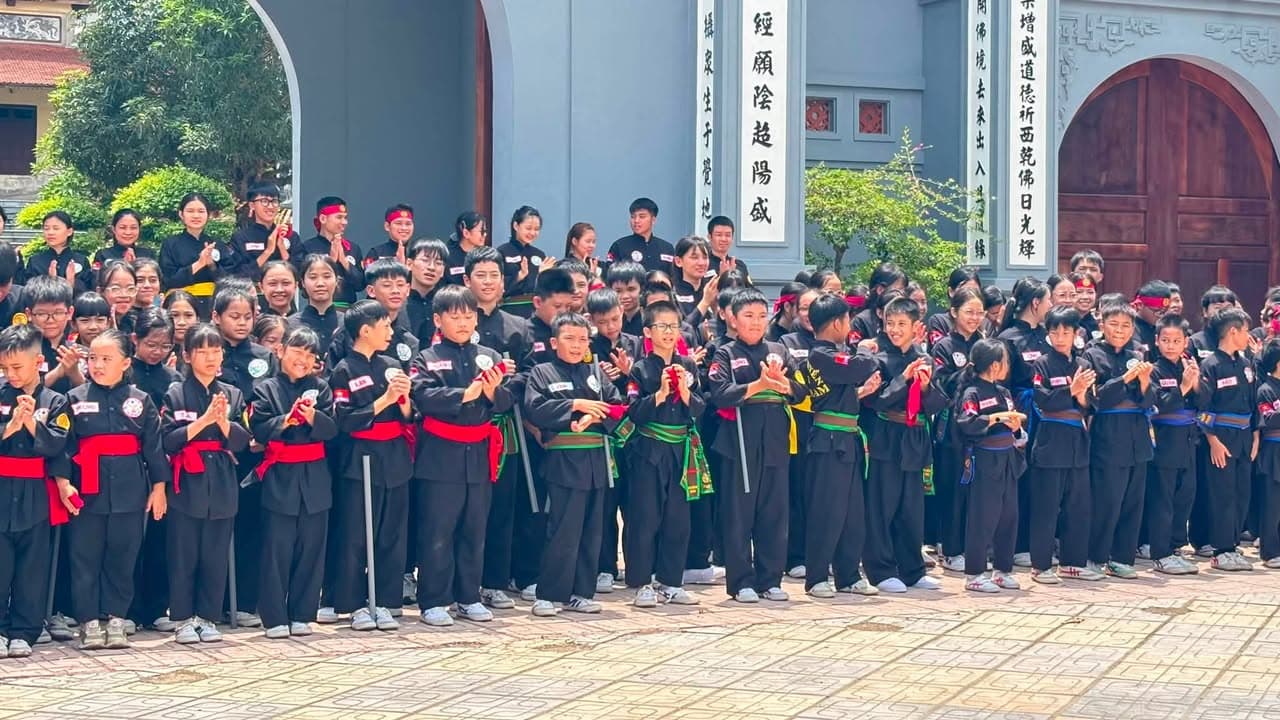 Giữa cái nắng của bầu trời thủ đô, võ sinh Võ đường Thắng Quang miệt mài tập luyện để c… — hình 30