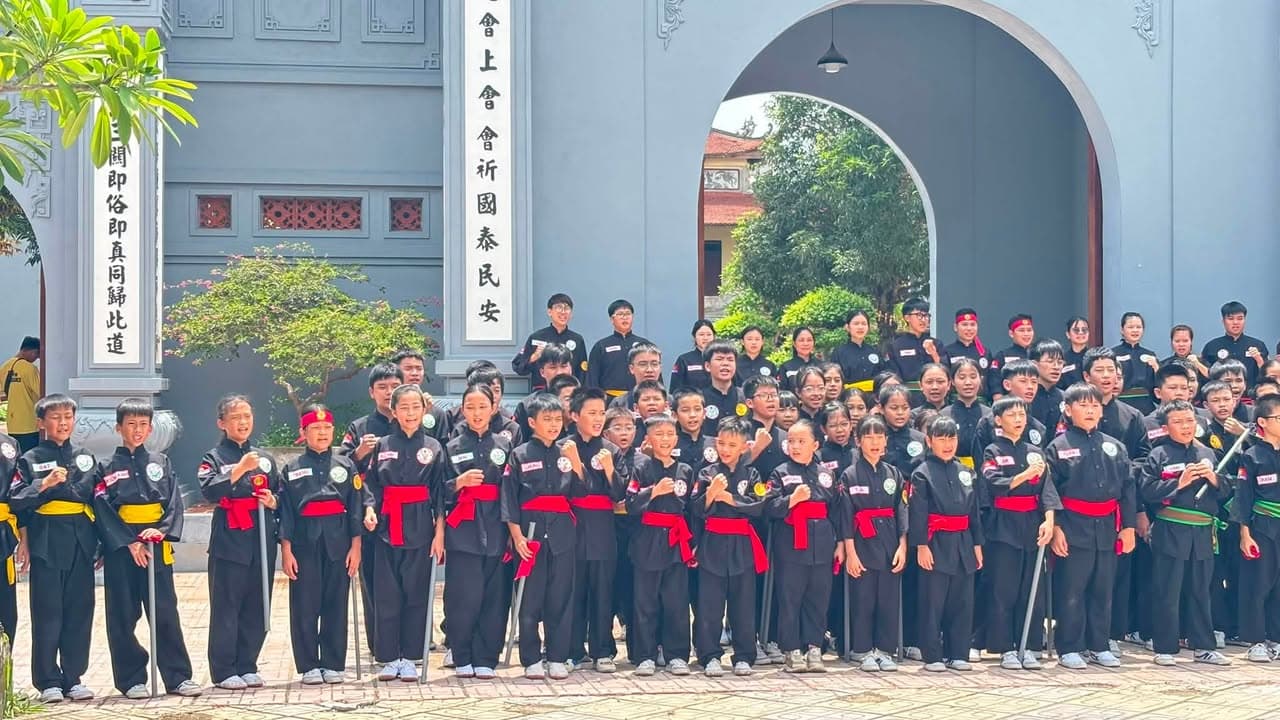 Giữa cái nắng của bầu trời thủ đô, võ sinh Võ đường Thắng Quang miệt mài tập luyện để c… — hình 31