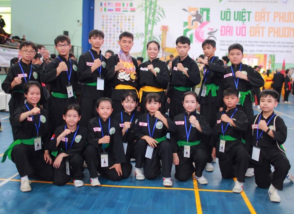 KHOẢNH KHẮC CỦA CÁC VÕ SINH, MÔN SINH PHẬT QUANG QUYỀN TẠI LỄ TRAO GIẢI LIÊN HOAN VÕ VI… — hình 17