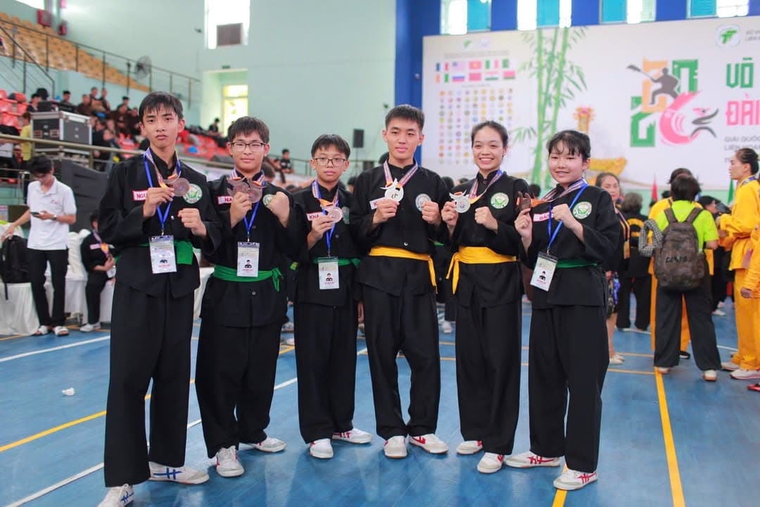 KHOẢNH KHẮC CỦA CÁC VÕ SINH, MÔN SINH PHẬT QUANG QUYỀN TẠI LỄ TRAO GIẢI LIÊN HOAN VÕ VI… — hình 20