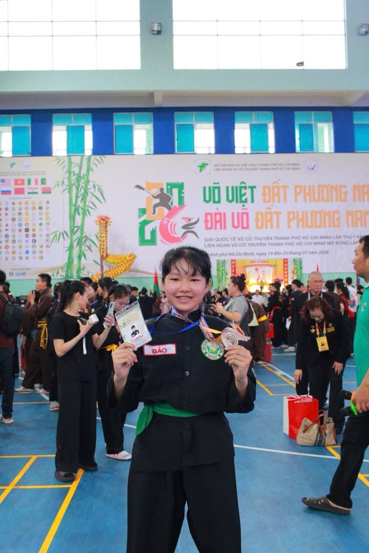 KHOẢNH KHẮC CỦA CÁC VÕ SINH, MÔN SINH PHẬT QUANG QUYỀN TẠI LỄ TRAO GIẢI LIÊN HOAN VÕ VI… — hình 23