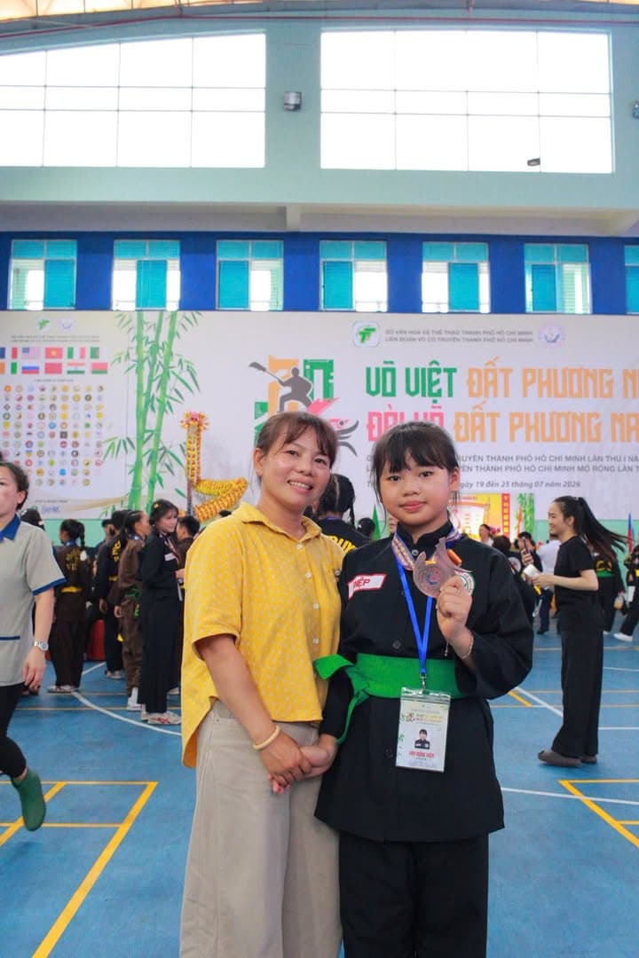 KHOẢNH KHẮC CỦA CÁC VÕ SINH, MÔN SINH PHẬT QUANG QUYỀN TẠI LỄ TRAO GIẢI LIÊN HOAN VÕ VI… — hình 24
