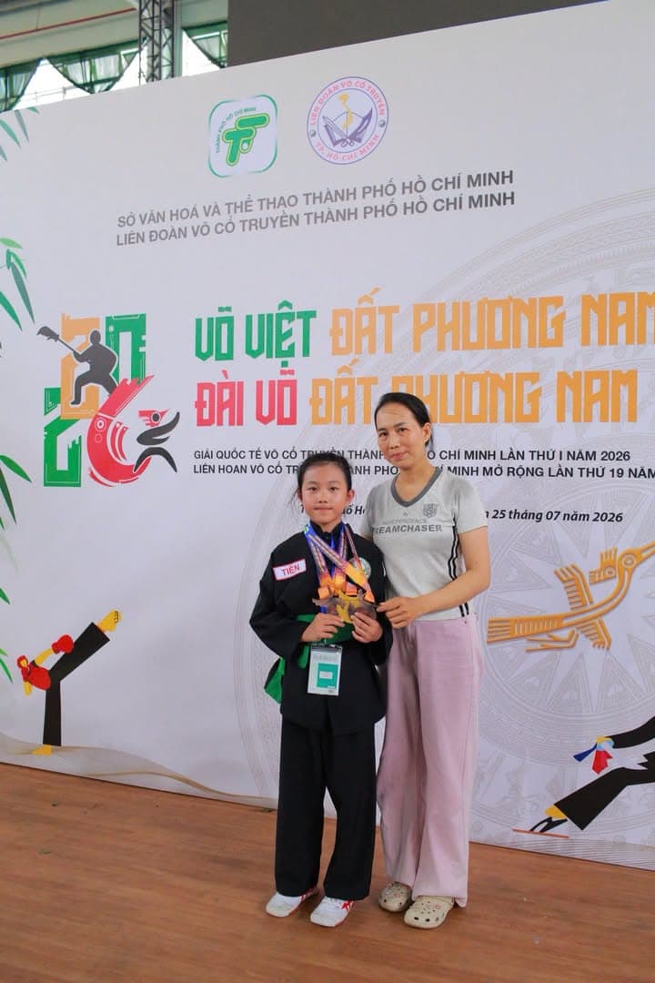 KHOẢNH KHẮC CỦA CÁC VÕ SINH, MÔN SINH PHẬT QUANG QUYỀN TẠI LỄ TRAO GIẢI LIÊN HOAN VÕ VI… — hình 33
