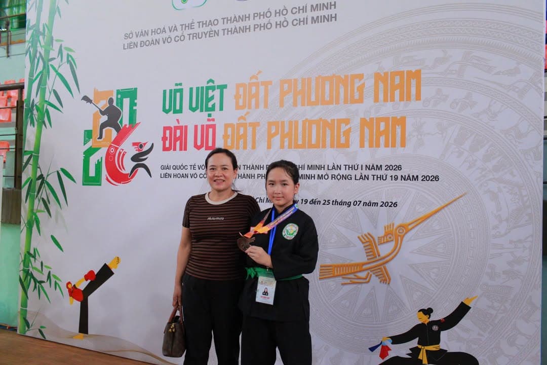 KHOẢNH KHẮC CỦA CÁC VÕ SINH, MÔN SINH PHẬT QUANG QUYỀN TẠI LỄ TRAO GIẢI LIÊN HOAN VÕ VI… — hình 34
