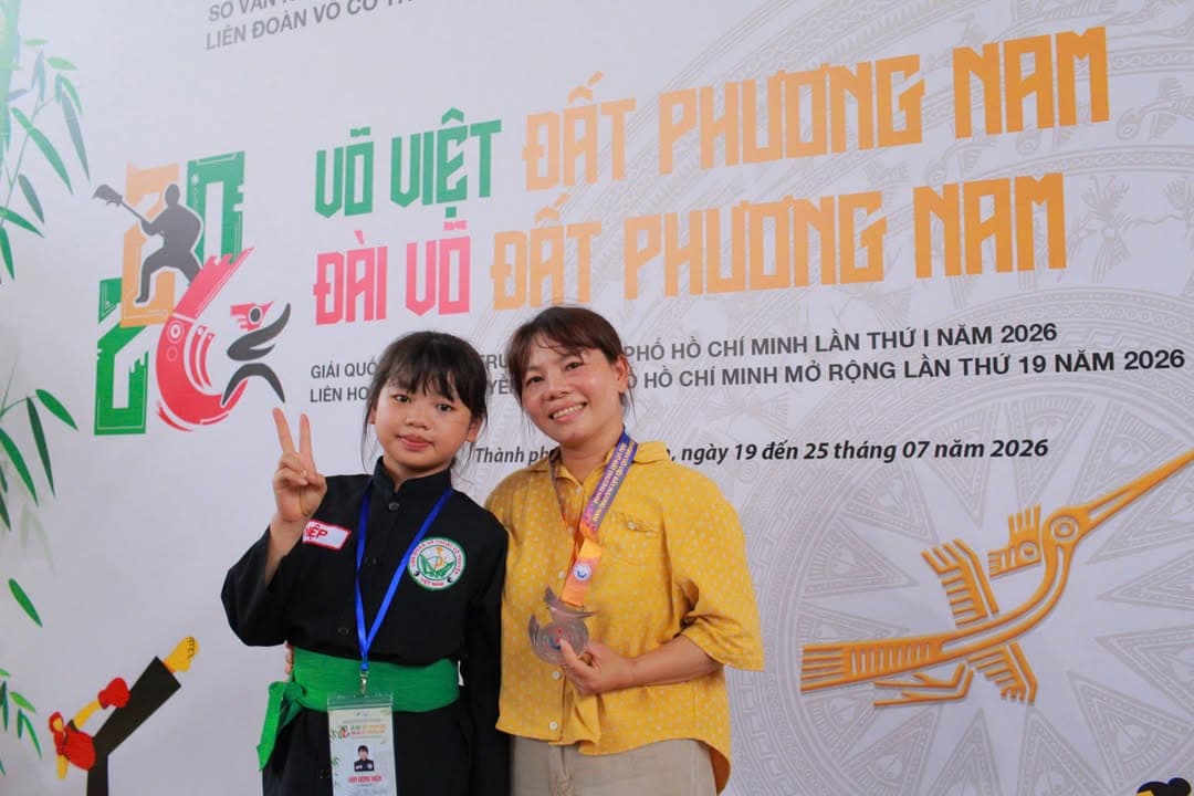 KHOẢNH KHẮC CỦA CÁC VÕ SINH, MÔN SINH PHẬT QUANG QUYỀN TẠI LỄ TRAO GIẢI LIÊN HOAN VÕ VI… — hình 35