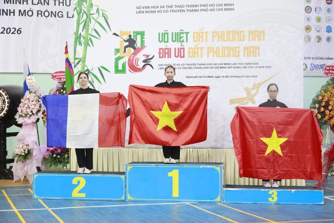 KHOẢNH KHẮC CỦA CÁC VÕ SINH, MÔN SINH PHẬT QUANG QUYỀN TẠI LỄ TRAO GIẢI LIÊN HOAN VÕ VI… — hình 37