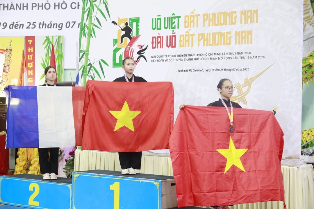 KHOẢNH KHẮC CỦA CÁC VÕ SINH, MÔN SINH PHẬT QUANG QUYỀN TẠI LỄ TRAO GIẢI LIÊN HOAN VÕ VI… — hình 38