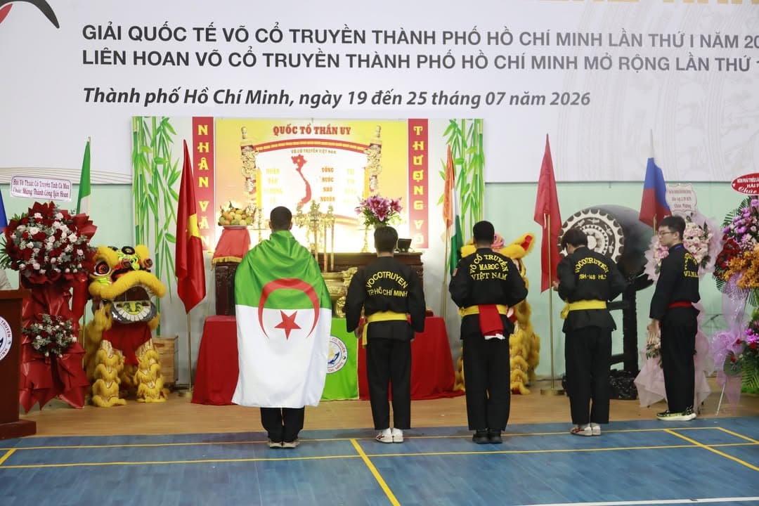 KHOẢNH KHẮC CỦA CÁC VÕ SINH, MÔN SINH PHẬT QUANG QUYỀN TẠI LỄ TRAO GIẢI LIÊN HOAN VÕ VI… — hình 39
