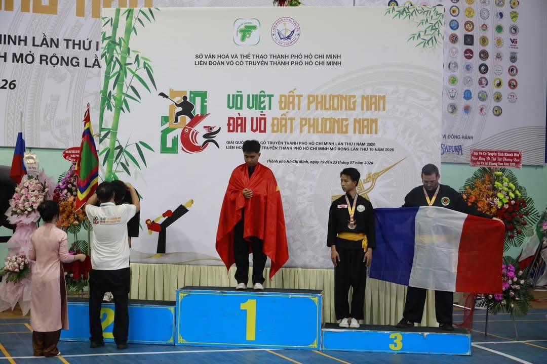 KHOẢNH KHẮC CỦA CÁC VÕ SINH, MÔN SINH PHẬT QUANG QUYỀN TẠI LỄ TRAO GIẢI LIÊN HOAN VÕ VI… — hình 41