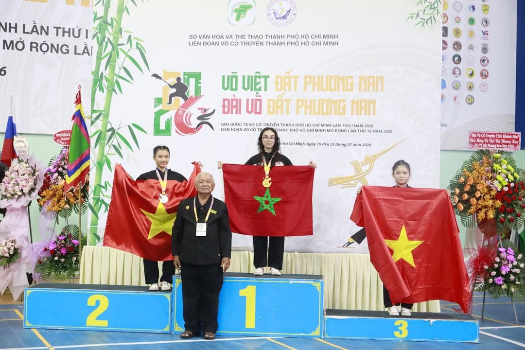 KHOẢNH KHẮC CỦA CÁC VÕ SINH, MÔN SINH PHẬT QUANG QUYỀN TẠI LỄ TRAO GIẢI LIÊN HOAN VÕ VI… — hình 49