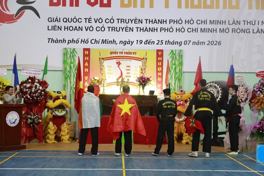 KHOẢNH KHẮC CỦA CÁC VÕ SINH, MÔN SINH PHẬT QUANG QUYỀN TẠI LỄ TRAO GIẢI LIÊN HOAN VÕ VI… — hình 54