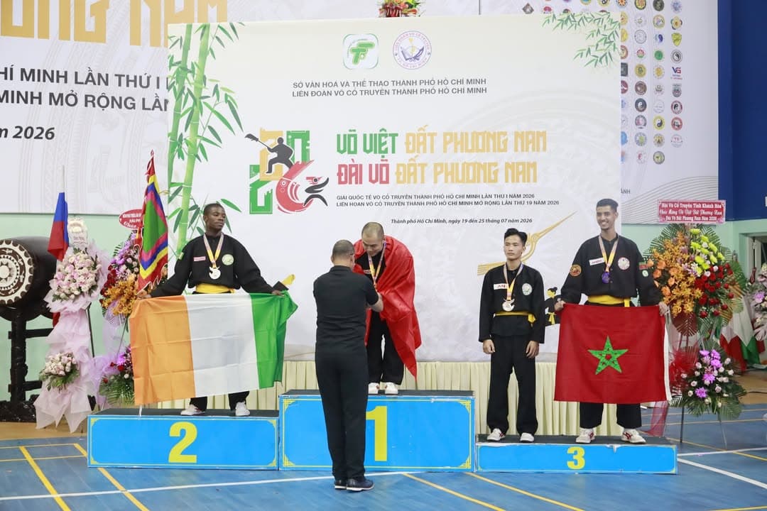 KHOẢNH KHẮC CỦA CÁC VÕ SINH, MÔN SINH PHẬT QUANG QUYỀN TẠI LỄ TRAO GIẢI LIÊN HOAN VÕ VI… — hình 55