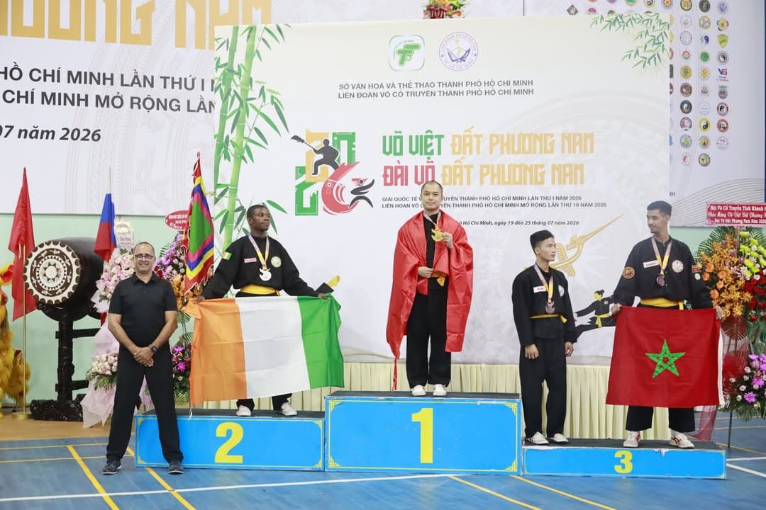 KHOẢNH KHẮC CỦA CÁC VÕ SINH, MÔN SINH PHẬT QUANG QUYỀN TẠI LỄ TRAO GIẢI LIÊN HOAN VÕ VI… — hình 56