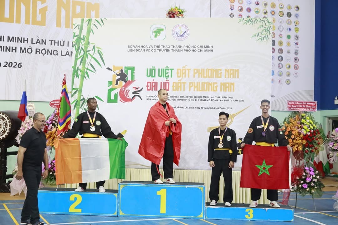 KHOẢNH KHẮC CỦA CÁC VÕ SINH, MÔN SINH PHẬT QUANG QUYỀN TẠI LỄ TRAO GIẢI LIÊN HOAN VÕ VI… — hình 58