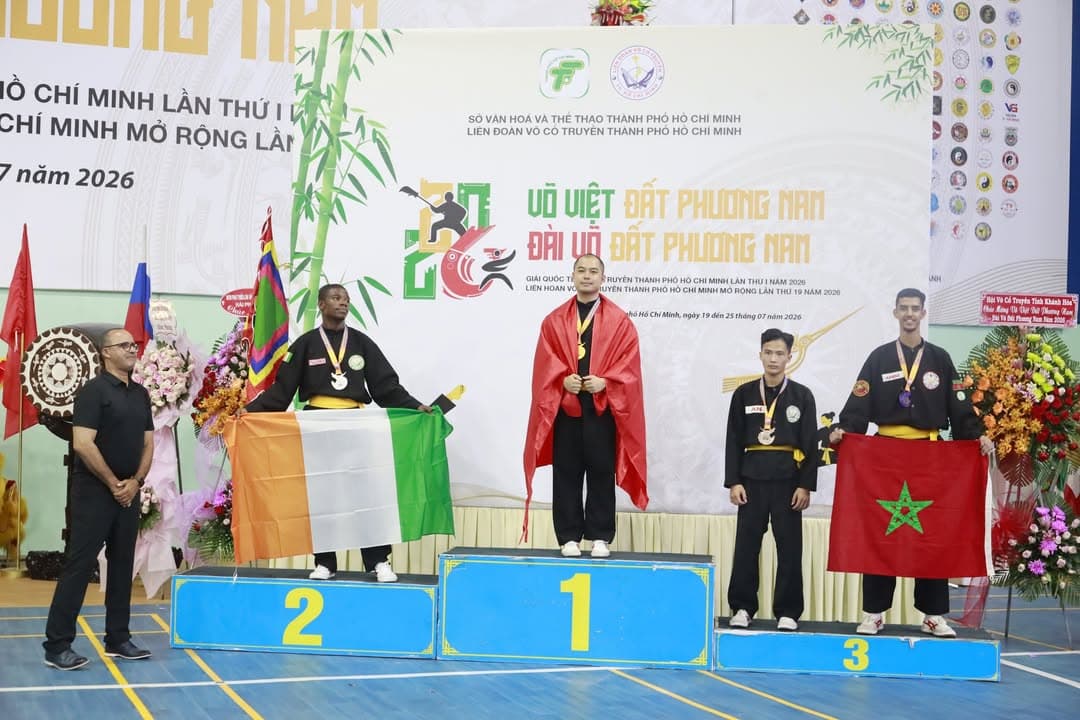 KHOẢNH KHẮC CỦA CÁC VÕ SINH, MÔN SINH PHẬT QUANG QUYỀN TẠI LỄ TRAO GIẢI LIÊN HOAN VÕ VI… — hình 59
