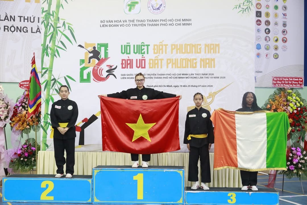 KHOẢNH KHẮC CỦA CÁC VÕ SINH, MÔN SINH PHẬT QUANG QUYỀN TẠI LỄ TRAO GIẢI LIÊN HOAN VÕ VI… — hình 60