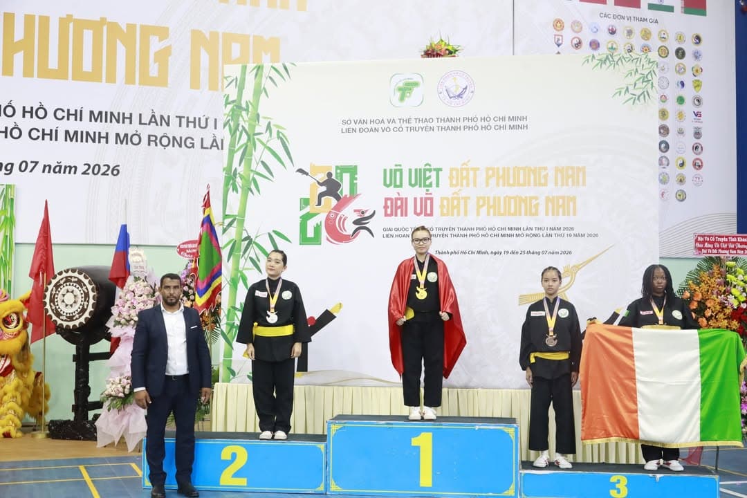 KHOẢNH KHẮC CỦA CÁC VÕ SINH, MÔN SINH PHẬT QUANG QUYỀN TẠI LỄ TRAO GIẢI LIÊN HOAN VÕ VI… — hình 61