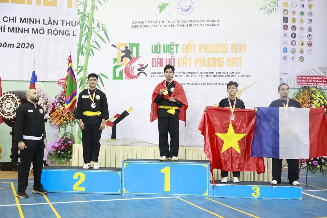 KHOẢNH KHẮC CỦA CÁC VÕ SINH, MÔN SINH PHẬT QUANG QUYỀN TẠI LỄ TRAO GIẢI LIÊN HOAN VÕ VI… — hình 64