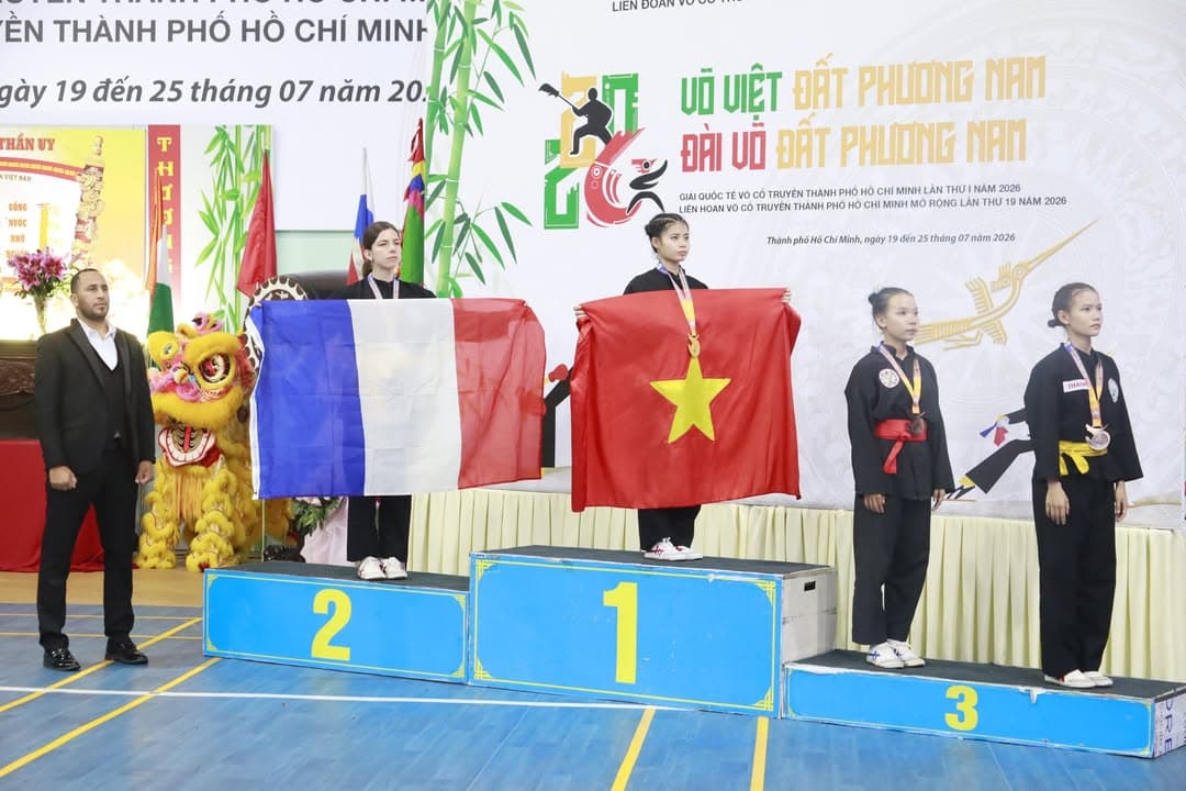 KHOẢNH KHẮC CỦA CÁC VÕ SINH, MÔN SINH PHẬT QUANG QUYỀN TẠI LỄ TRAO GIẢI LIÊN HOAN VÕ VI… — hình 65
