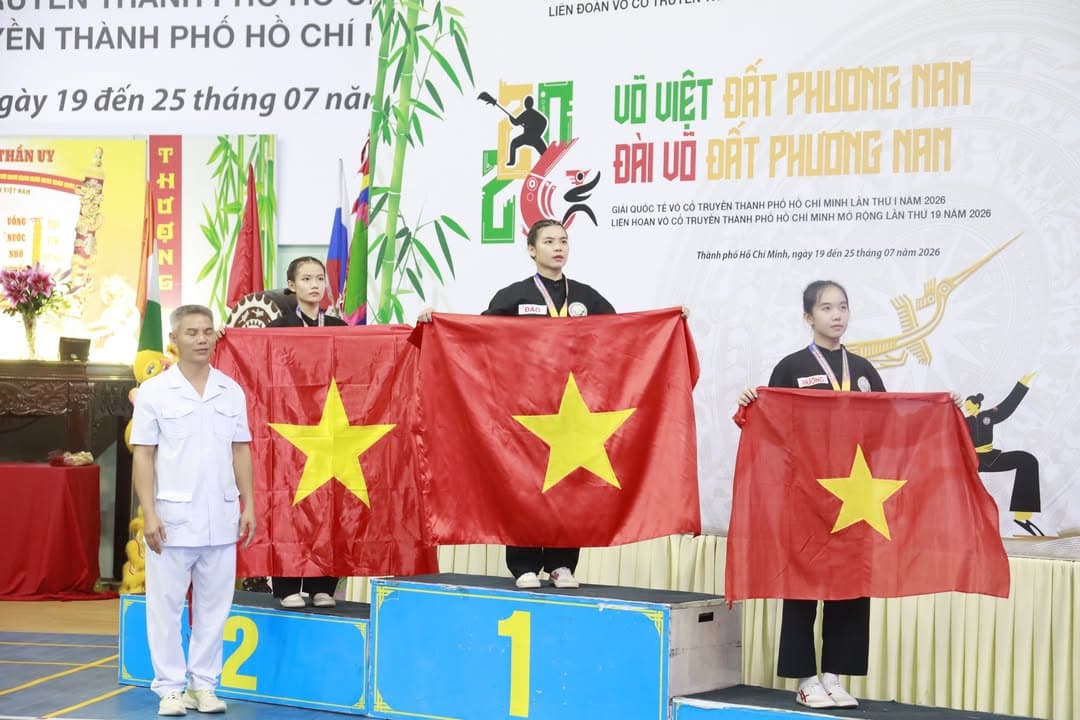 KHOẢNH KHẮC CỦA CÁC VÕ SINH, MÔN SINH PHẬT QUANG QUYỀN TẠI LỄ TRAO GIẢI LIÊN HOAN VÕ VI… — hình 67