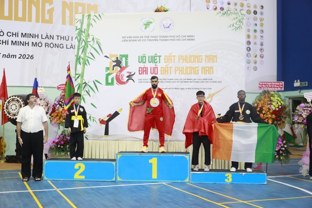 KHOẢNH KHẮC CỦA CÁC VÕ SINH, MÔN SINH PHẬT QUANG QUYỀN TẠI LỄ TRAO GIẢI LIÊN HOAN VÕ VI… — hình 72
