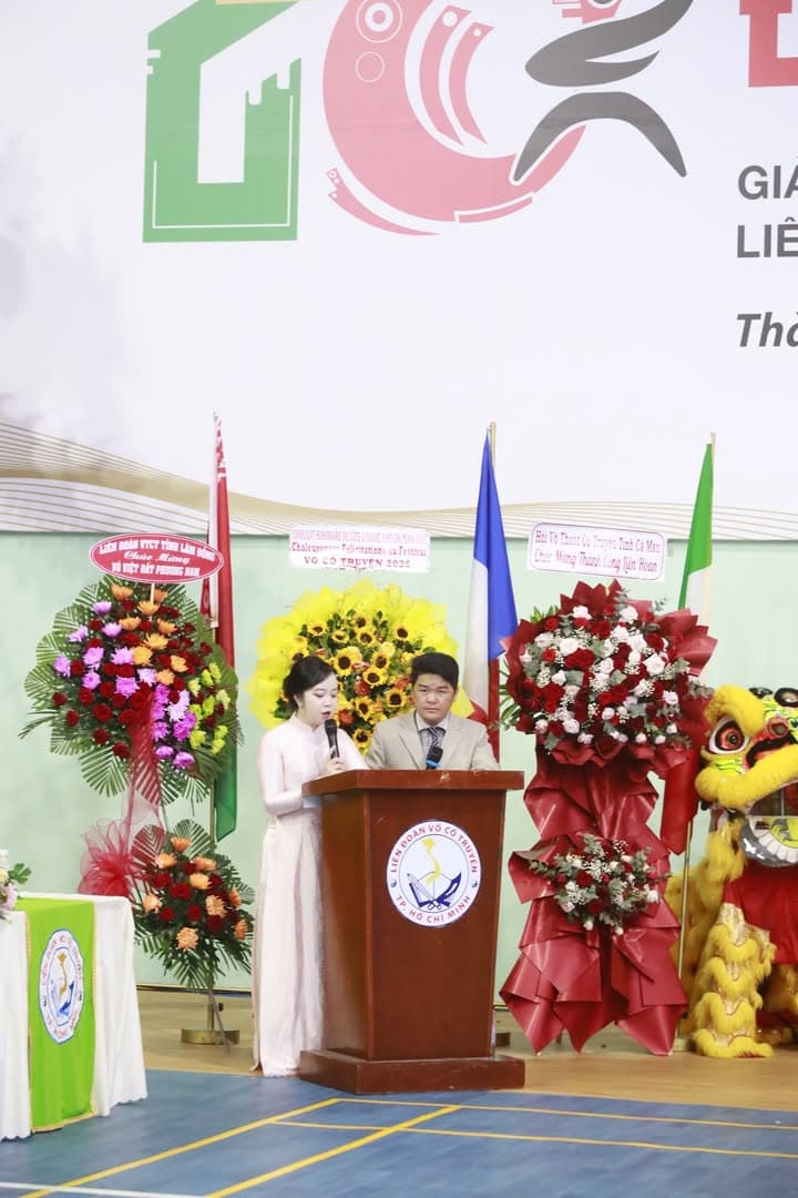 KHOẢNH KHẮC CỦA CÁC VÕ SINH, MÔN SINH PHẬT QUANG QUYỀN TẠI LỄ TRAO GIẢI LIÊN HOAN VÕ VI… — hình 78