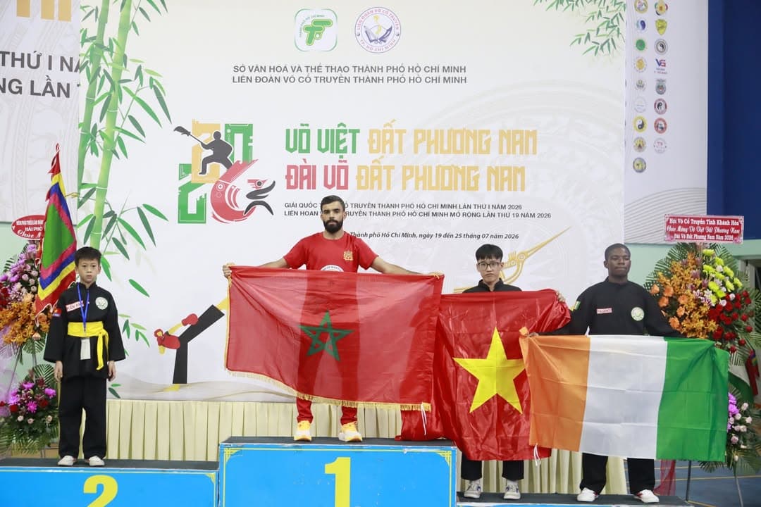 KHOẢNH KHẮC CỦA CÁC VÕ SINH, MÔN SINH PHẬT QUANG QUYỀN TẠI LỄ TRAO GIẢI LIÊN HOAN VÕ VI… — hình 79